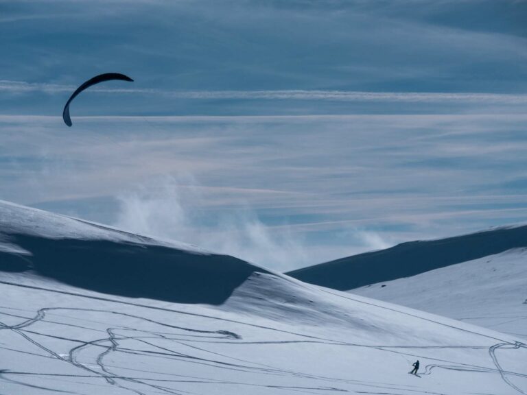 Kiter in Schneelandschaft