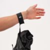 Schlaufen um die Shell Full Leather Pro Handschuhe sicher am Handgelenk oder Rucksack zu befestigen